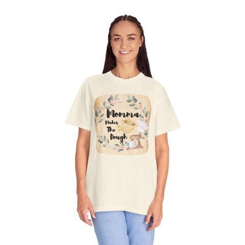 Unisex garment-dyed T-shirt with "Mom&
